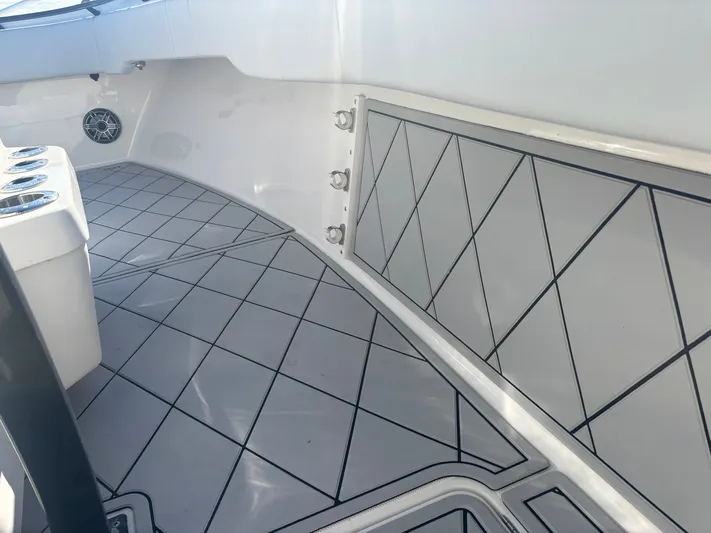  Yacht Photos Pics 2021 FOUNTAIN 34 TE - Image 18