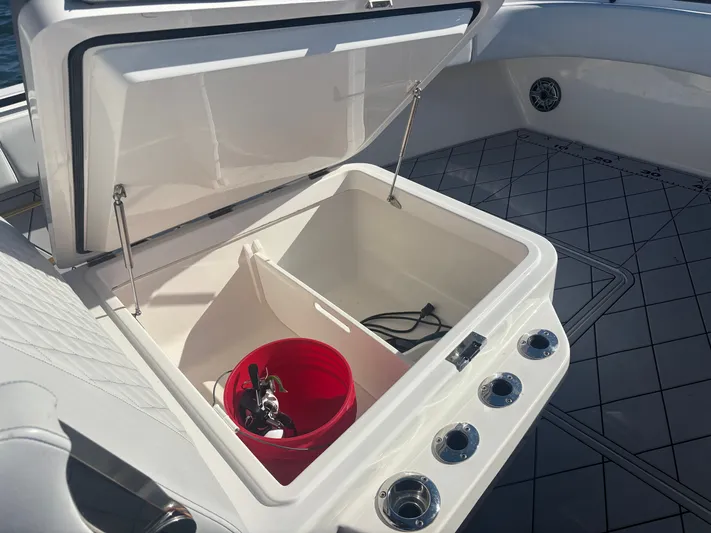  Yacht Photos Pics 2021 FOUNTAIN 34 TE - Image 17