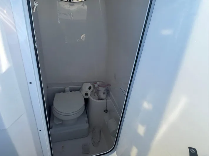  Yacht Photos Pics 2021 FOUNTAIN 34 TE - Image 21