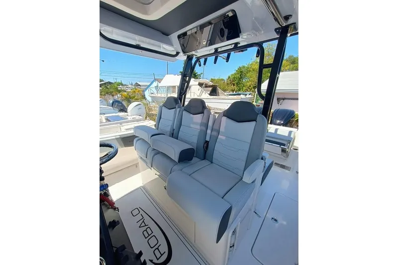 300-115 Yacht Photos Pics 2025 Robalo R300 Center Console boat interior with modern seating and sleek design.