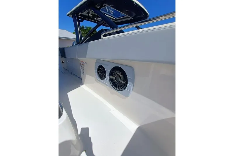 300-115 Yacht Photos Pics 2025 Robalo R300 Center Console boat with sleek design and built-in speakers.