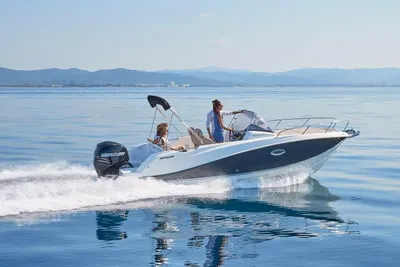 Quicksilver Activ 675 Sundeck
