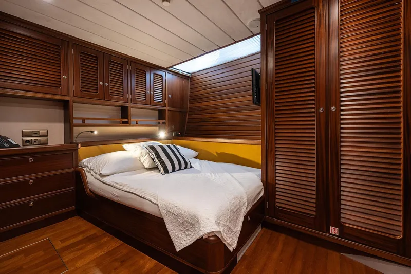 Playmobil Yacht Photos Pics Luxurious wooden cabin interior of 1990 One Off Brandst&auml;tter 31m Motor Sailor.