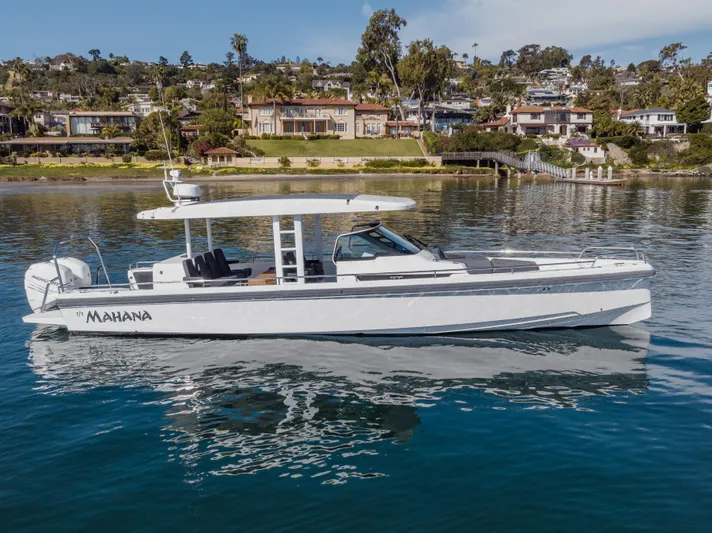 Mahana Yacht Photos Pics 