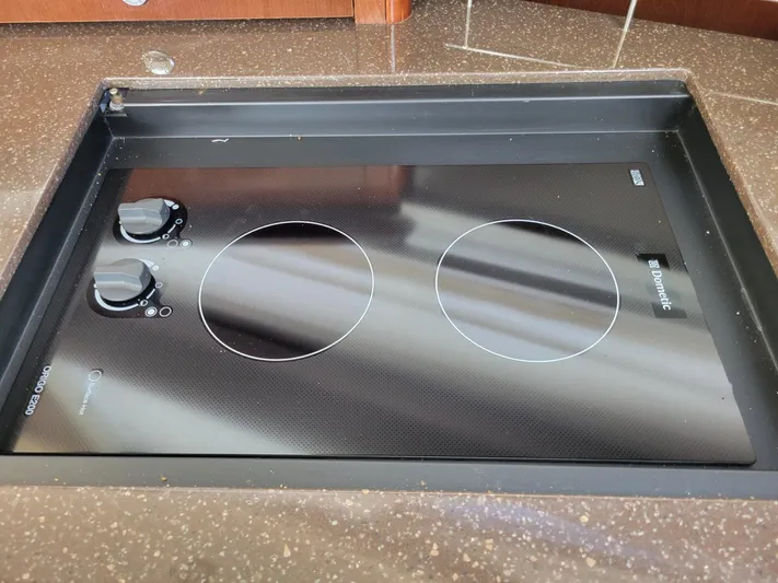 Sea Shack Yacht Photos Pics Built-in electric cooktop on a 2013 Meridian 391 yacht kitchen counter.