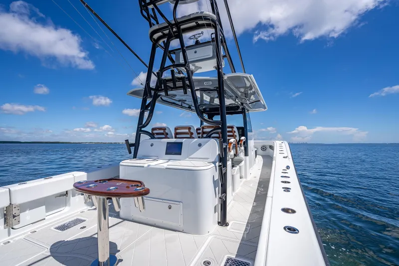  Yacht Photos Pics 2024 Freeman 43 boat on open water, featuring sleek design and modern amenities.