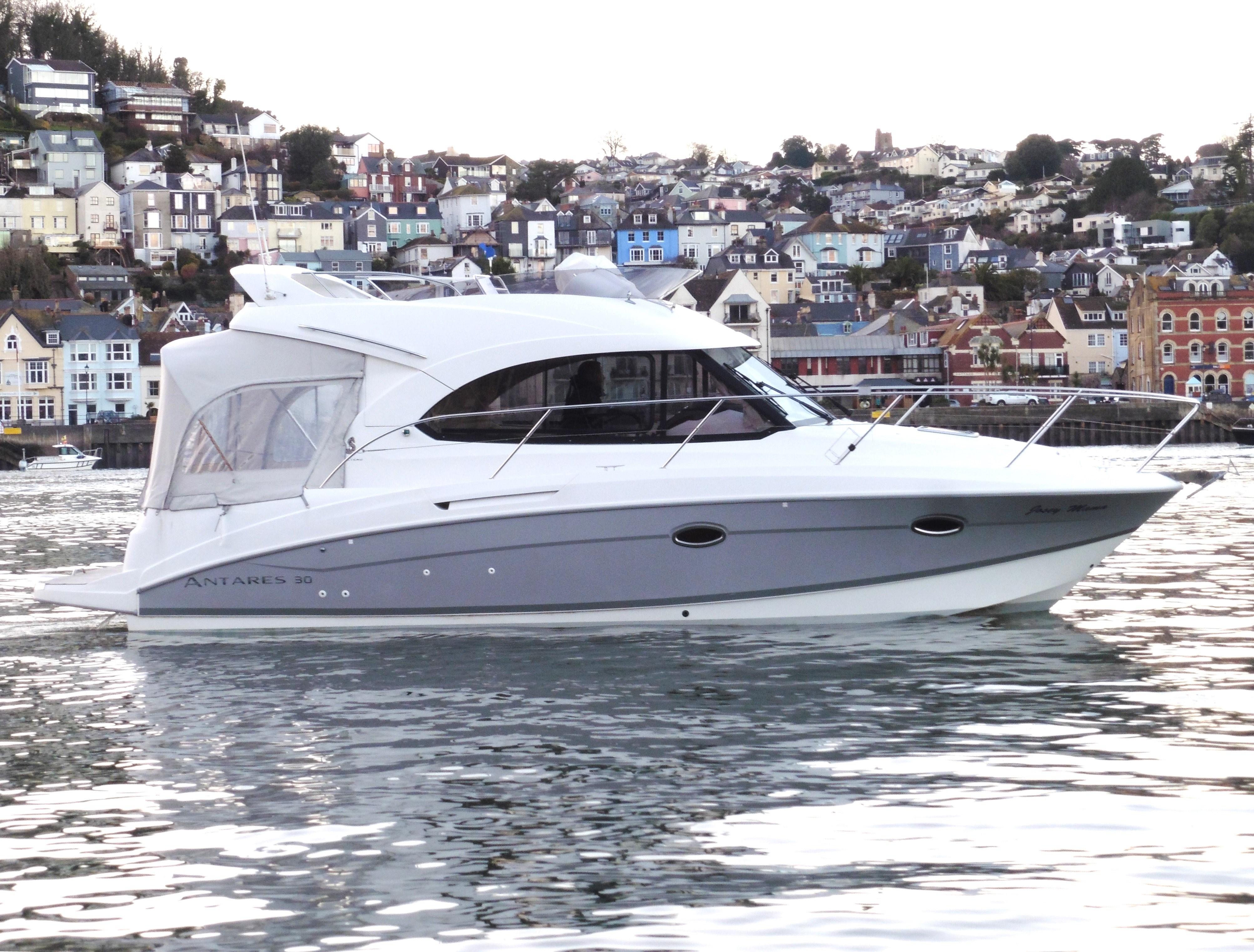 Beneteau ANTARES 30 FLY | 10m | 2016 | Boats and Outboards