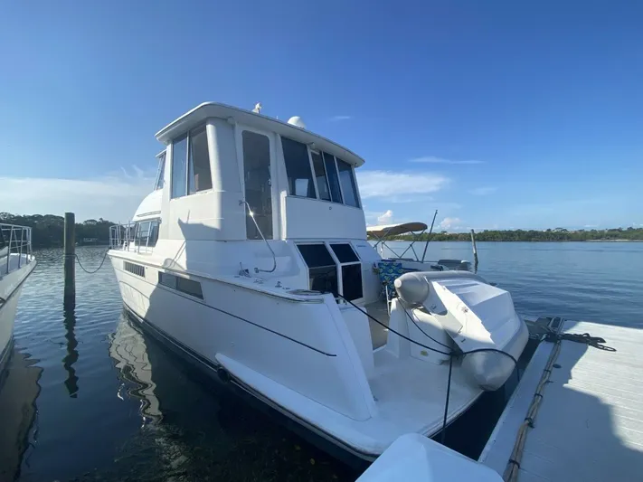  Yacht Photos Pics 1997 Carver 500 Cockpit Motor Yacht - Image 2