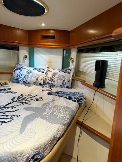  Yacht Photos Pics 1997 Carver 500 Cockpit Motor Yacht - Image 61