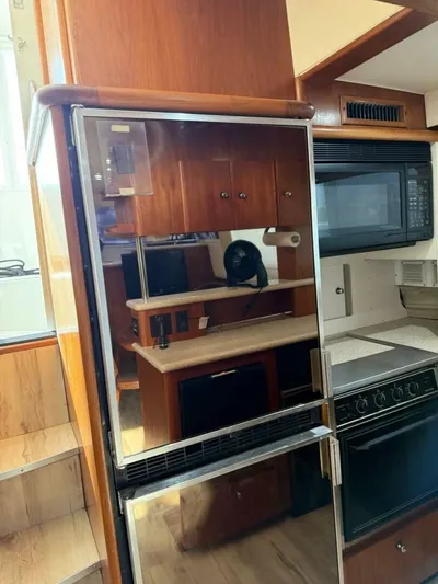  Yacht Photos Pics 1997 Carver 500 Cockpit Motor Yacht - Image 37