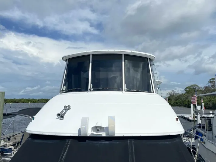  Yacht Photos Pics 1997 Carver 500 Cockpit Motor Yacht - Image 4