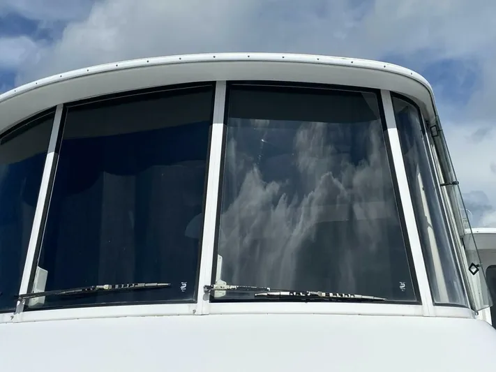  Yacht Photos Pics 1997 Carver 500 Cockpit Motor Yacht - Image 9