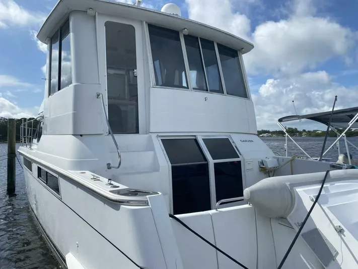  Yacht Photos Pics 1997 Carver 500 Cockpit Motor Yacht - Image 3