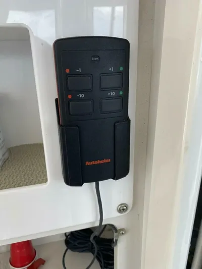  Yacht Photos Pics 1997 Carver 500 Cockpit Motor Yacht - Image 23