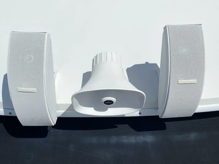  Yacht Photos Pics 1997 Carver 500 Cockpit Motor Yacht - Image 11