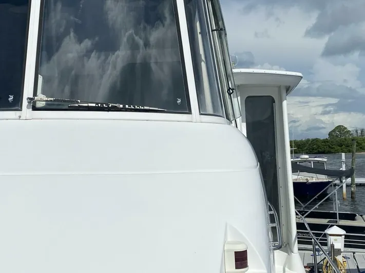  Yacht Photos Pics 1997 Carver 500 Cockpit Motor Yacht - Image 13