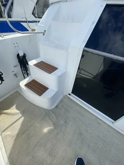  Yacht Photos Pics 1997 Carver 500 Cockpit Motor Yacht - Image 15