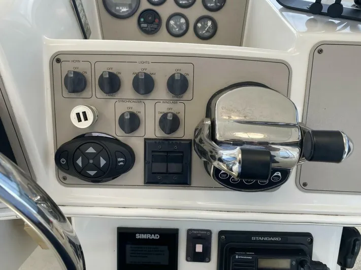  Yacht Photos Pics 1997 Carver 500 Cockpit Motor Yacht - Image 27