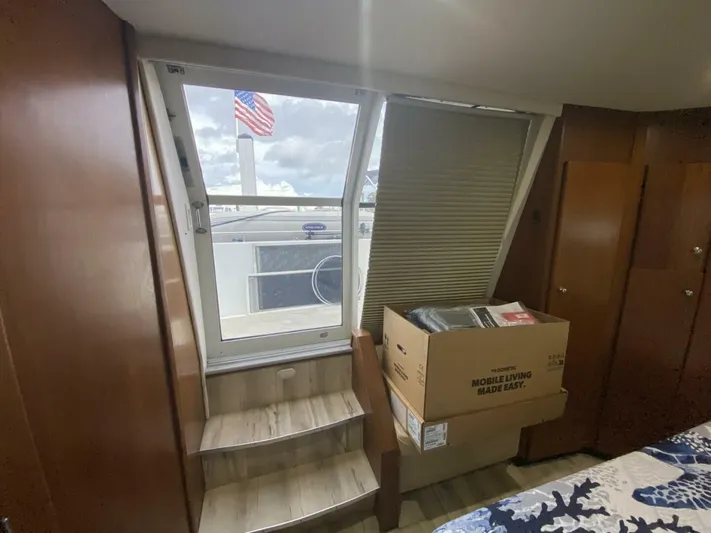  Yacht Photos Pics 1997 Carver 500 Cockpit Motor Yacht - Image 56