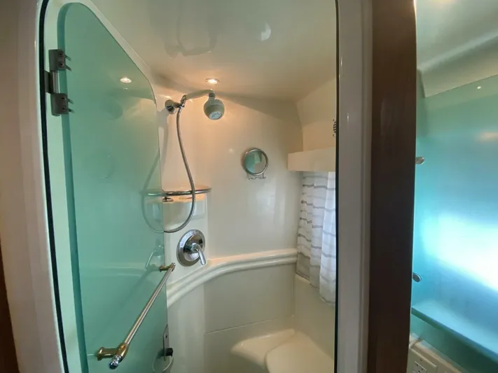  Yacht Photos Pics 1997 Carver 500 Cockpit Motor Yacht - Image 55