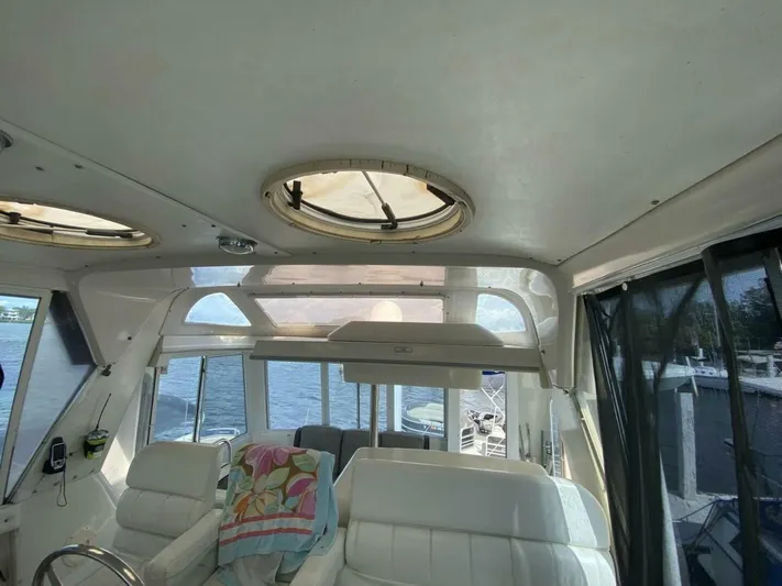  Yacht Photos Pics 1997 Carver 500 Cockpit Motor Yacht - Image 33