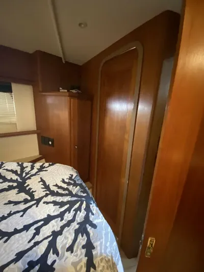  Yacht Photos Pics 1997 Carver 500 Cockpit Motor Yacht - Image 65