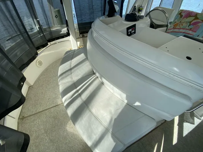  Yacht Photos Pics 1997 Carver 500 Cockpit Motor Yacht - Image 32