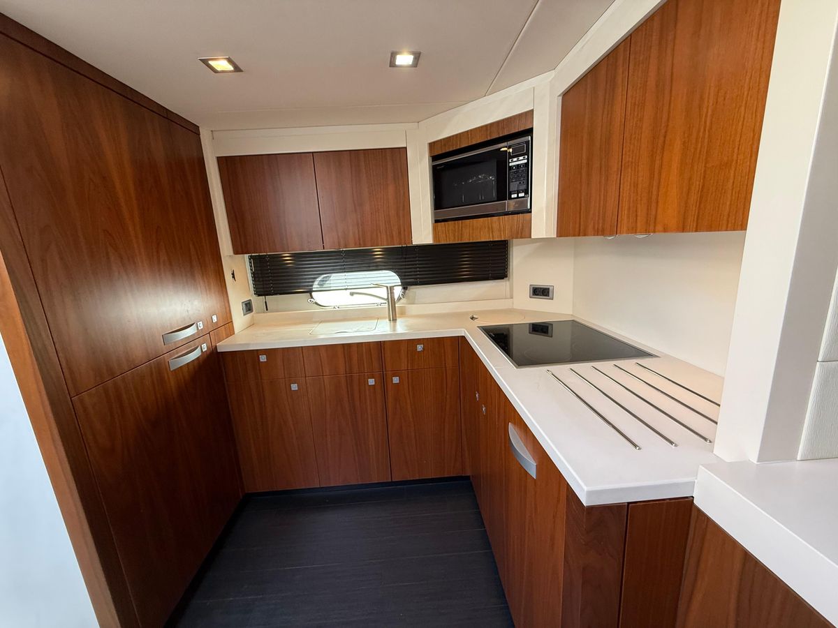 2012 Sunseeker 65 
