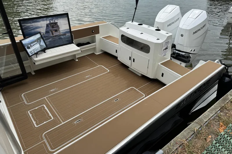  Yacht Photos Pics 2025 Extreme Boats 986 Game King with spacious deck and dual Mercury engines.