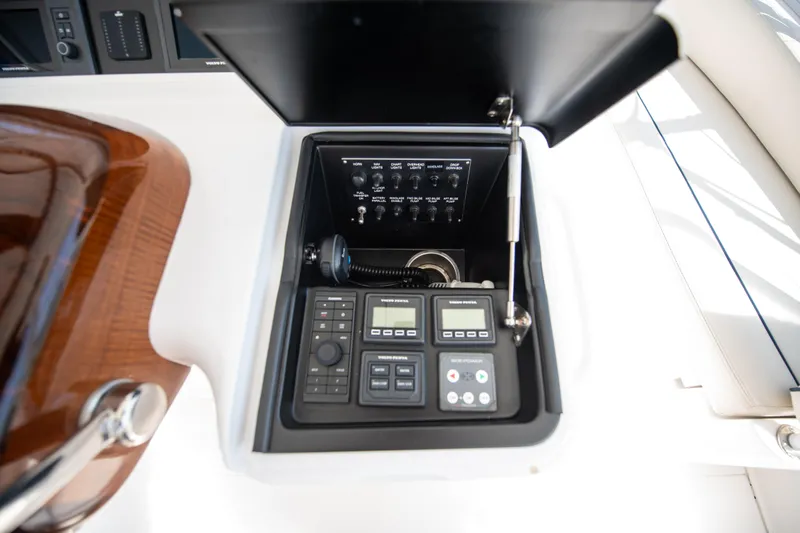 Catfish Yacht Photos Pics Engine start/stop and Garmin controls