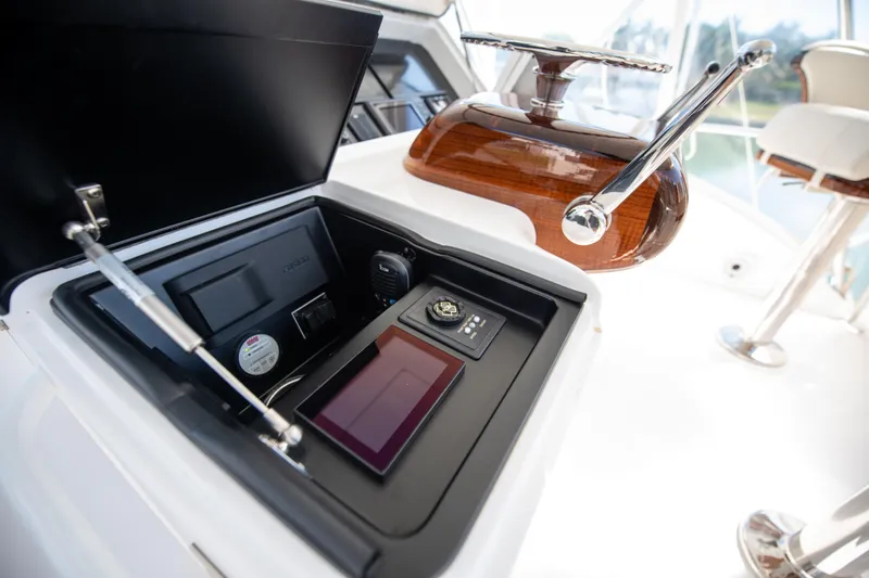 Catfish Yacht Photos Pics ACR control