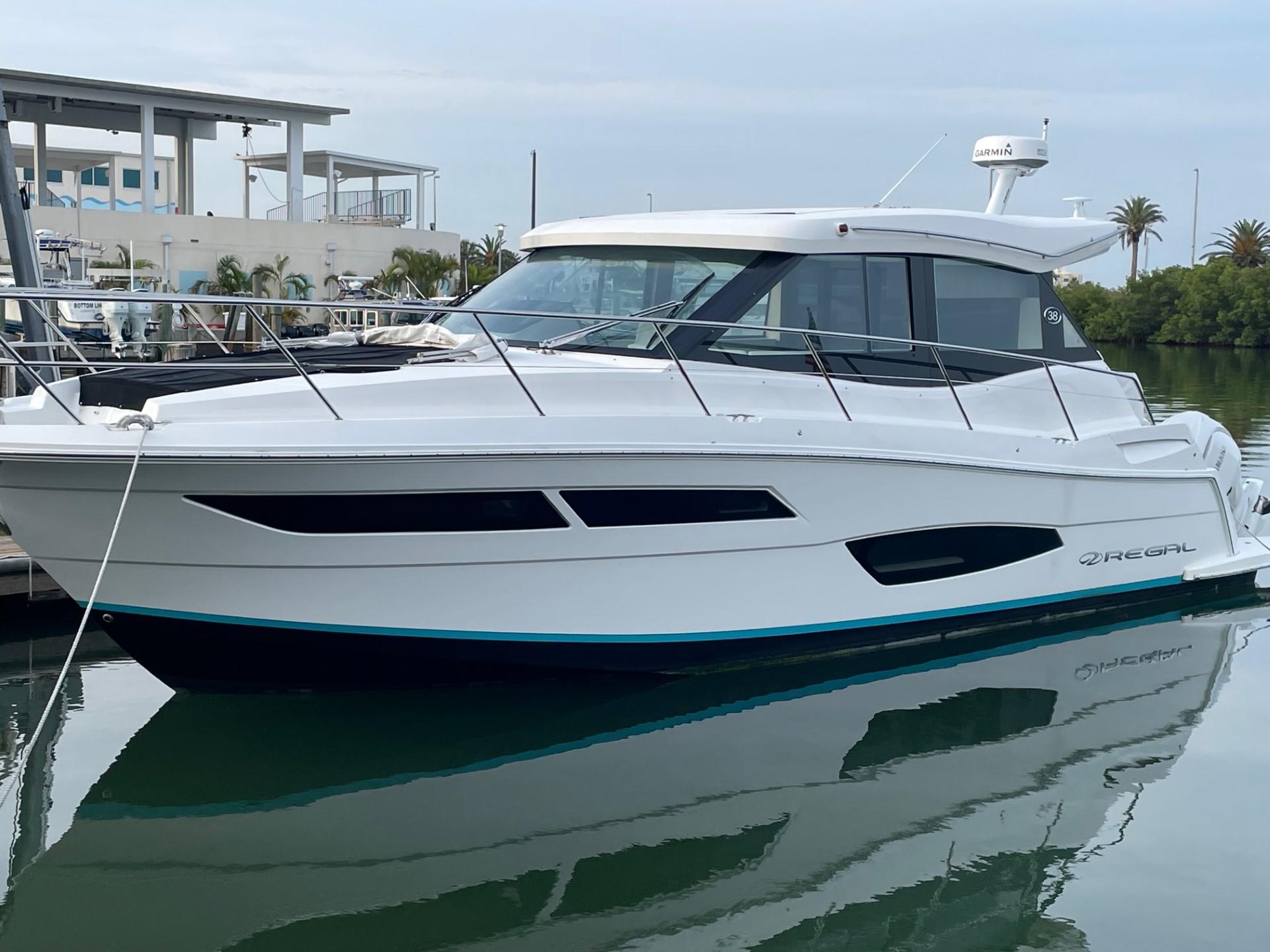 2022 Regal 38 XO Express Cruiser for sale - YachtWorld