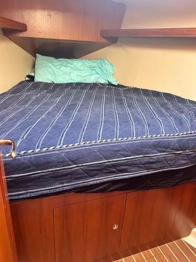 Top Dog Yacht Photos Pics Cabin of a 2006 Hunter 38 Ft Sloop with bed.