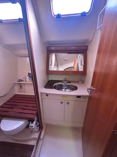Top Dog Yacht Photos Pics Interior of a 2006 Hunter 38 Ft Sloop with bathroom and sink.