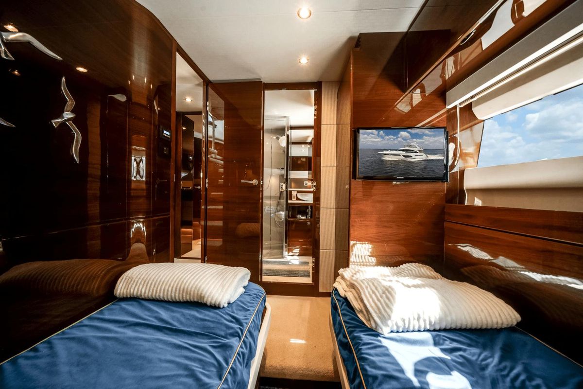 2019 Princess 70 