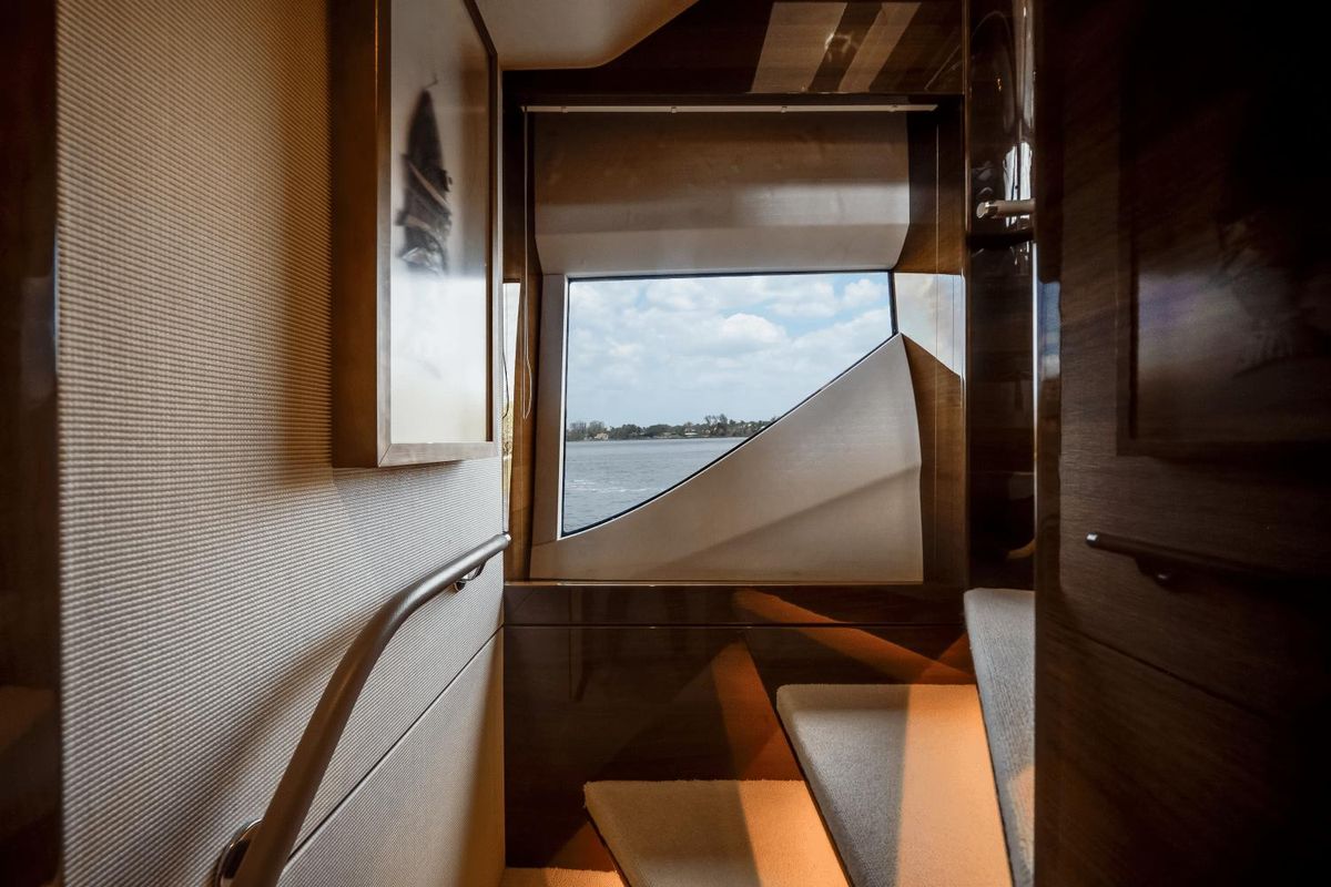 2019 Princess 70 
