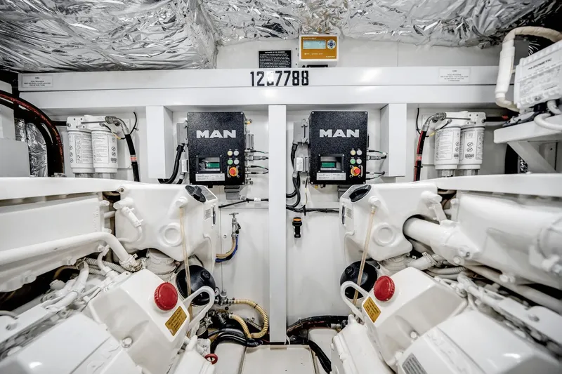 Just In Time Yacht Photos Pics 