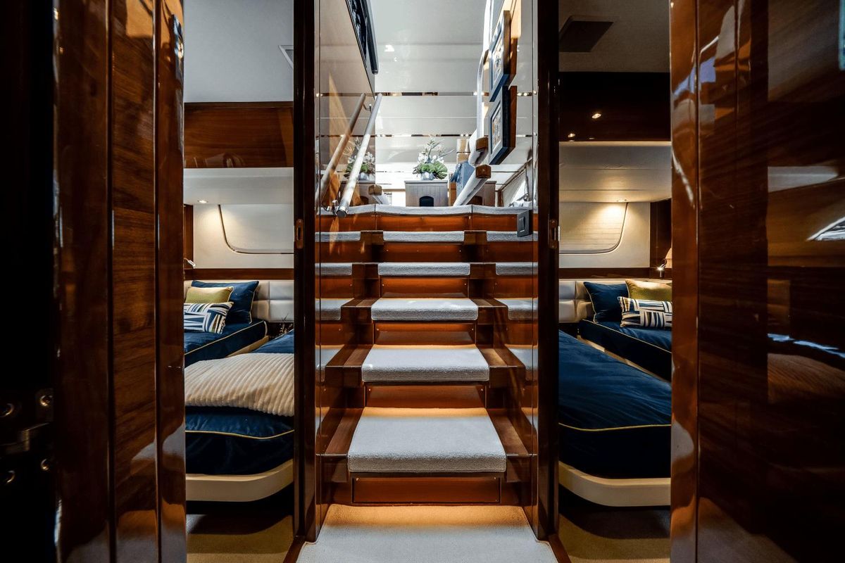 2019 Princess 70 
