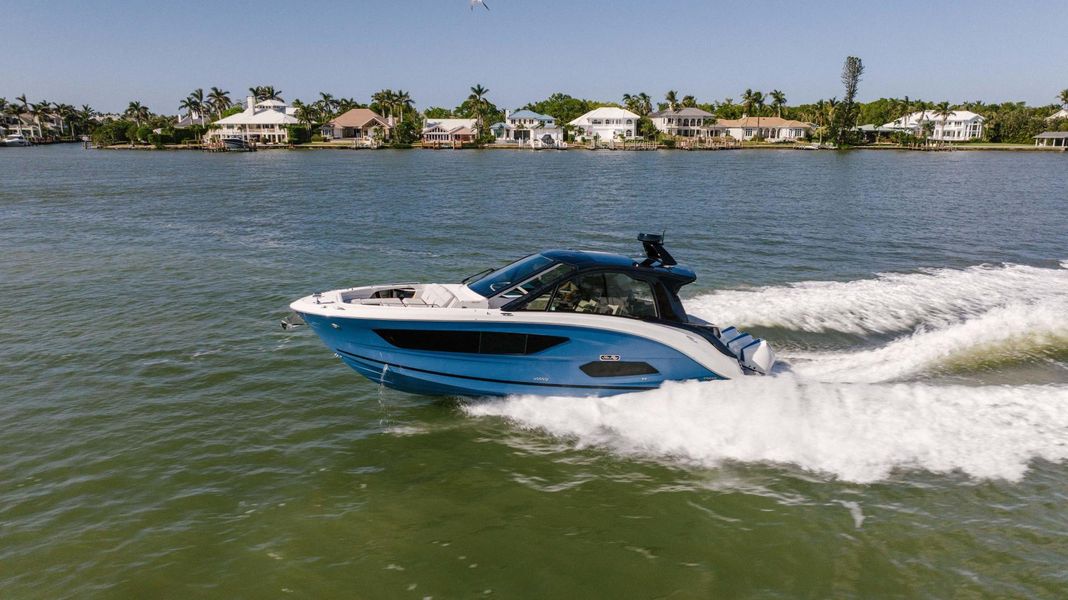 2022 Sea Ray 370 Sundancer