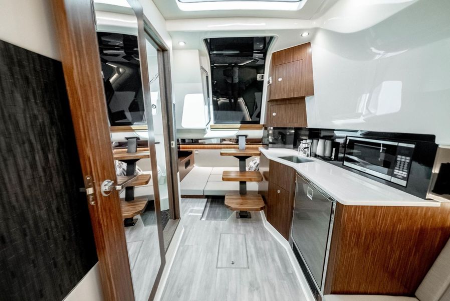 2022 Sea Ray 370 Sundancer