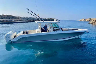 2022 Boston Whaler OUTRAGE 380
