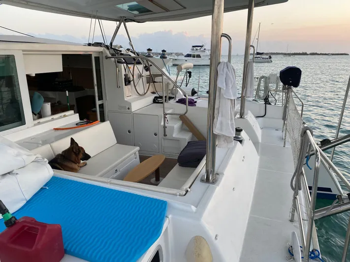 Hh Sound Waves Yacht Photos Pics Lagoon 420 Hybrid yacht deck with seating, docked at sunset, 2008 model.