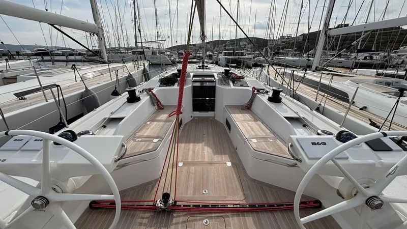 Zenith Yacht Photos Pics Italia Yachts 14.98, 2023 model, featuring a sleek deck and dual steering wheels.