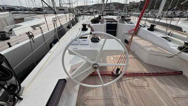 Zenith Yacht Photos Pics Italia Yachts 14.98, 2023 model, featuring a sleek deck and modern steering wheel.