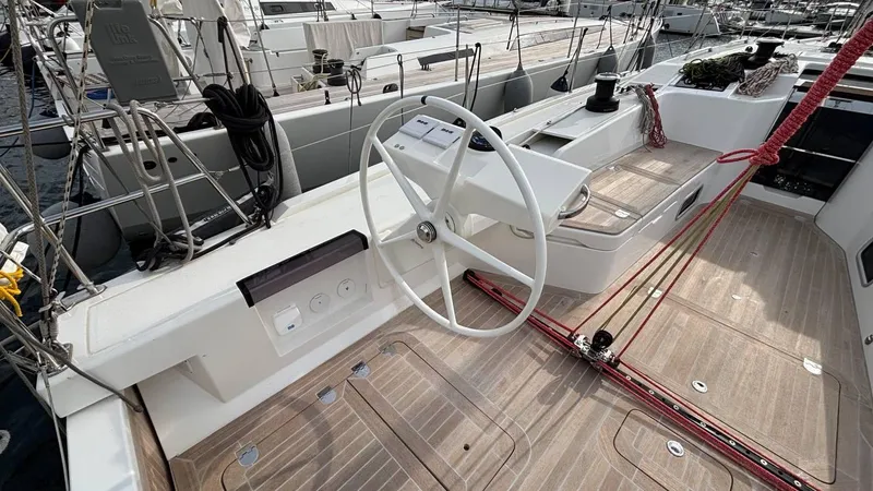 Zenith Yacht Photos Pics Italia Yachts 14.98, 2023 model, featuring a sleek deck and modern steering wheel.