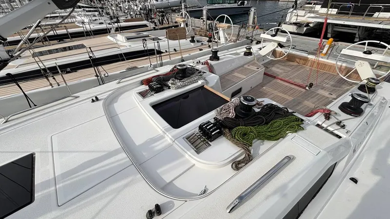 Zenith Yacht Photos Pics Italia Yachts 14.98, 2023 model, deck view with ropes and steering wheels.