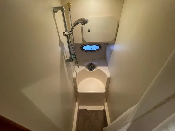 Open Time Yacht Photos Pics 2006 Silverton 34 Convertible boat bathroom with shower and porthole window.