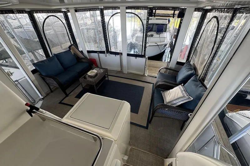  Yacht Photos Pics 1998 Carver 405 Motor Yacht interior with cozy seating and panoramic windows.