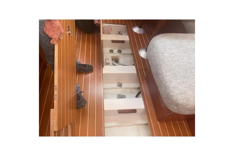 Plein Air Yacht Photos Pics 2006 Beneteau 423 yacht interior showing floorboard access to storage compartment.
