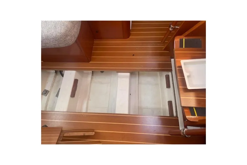 Plein Air Yacht Photos Pics Interior view of 2006 Beneteau 423 sailboat, showcasing wooden flooring and storage compartment.